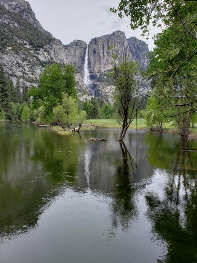 Yosemite Foothill Retreat Hotel โคสต์โกลด์ ภายนอก รูปภาพ
