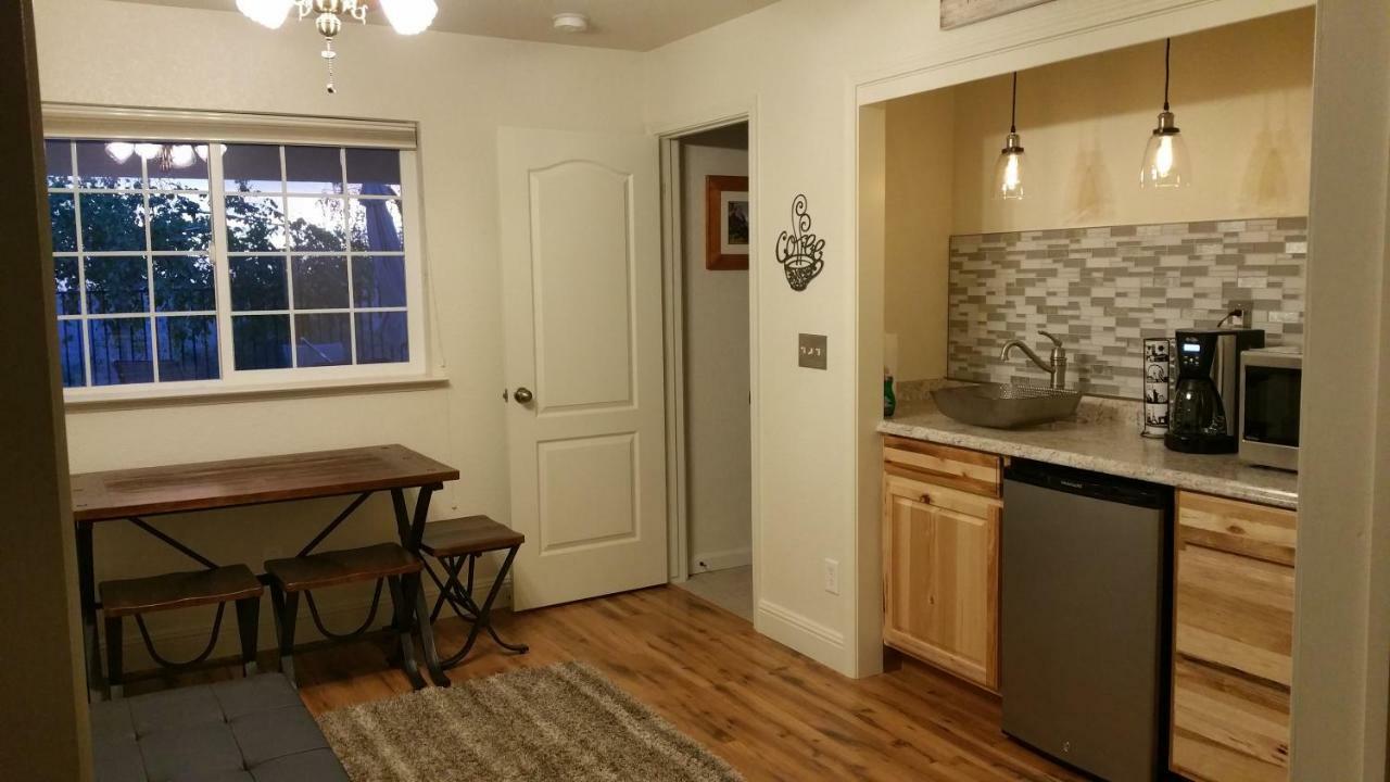 Yosemite Foothill Retreat Hotel โคสต์โกลด์ ภายนอก รูปภาพ