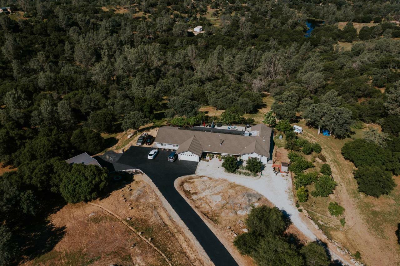 Yosemite Foothill Retreat Hotel โคสต์โกลด์ ภายนอก รูปภาพ